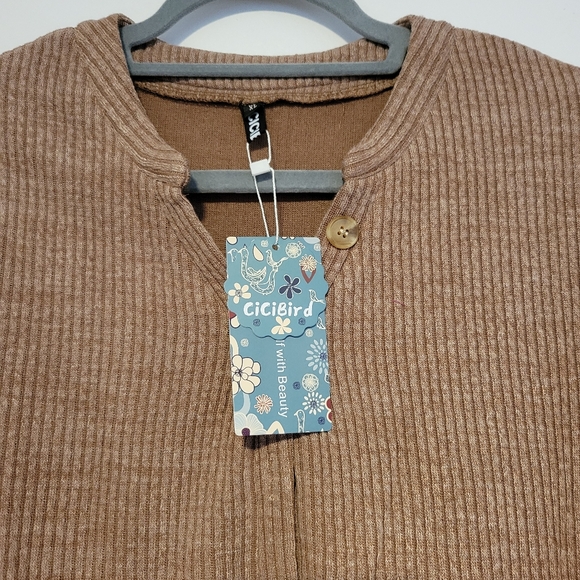New with tags brown sweatshirt/knit top in a size XL - Picture 2 of 4